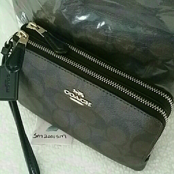 ♥️ COACH DOUBLE ZIP WRISTLET♥️❗NEW WITH TAGS ♥️❗ - Picture 3 of 9